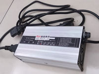 鉛酸、鋰電、鋰鐵哪種電池好？高紅電動車報你知《高雄,台中,電動機車,電動自行車,電動代步車》